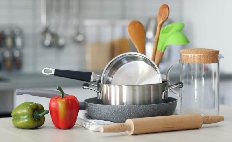 Cookware Set Made out of Ceramic and Stainless Steel