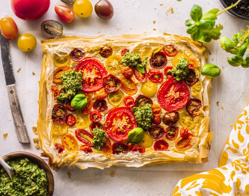 Easy Vegan Tomato Tarts with Pesto