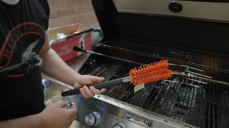 Gas Vs Electric Smoker cleaning