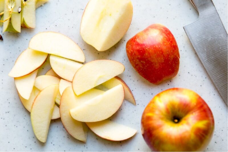 Healthier Ways to Keep Apples from Turning Brown