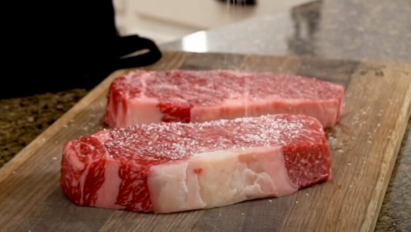 Ribeye vs New York Strip Steak rub