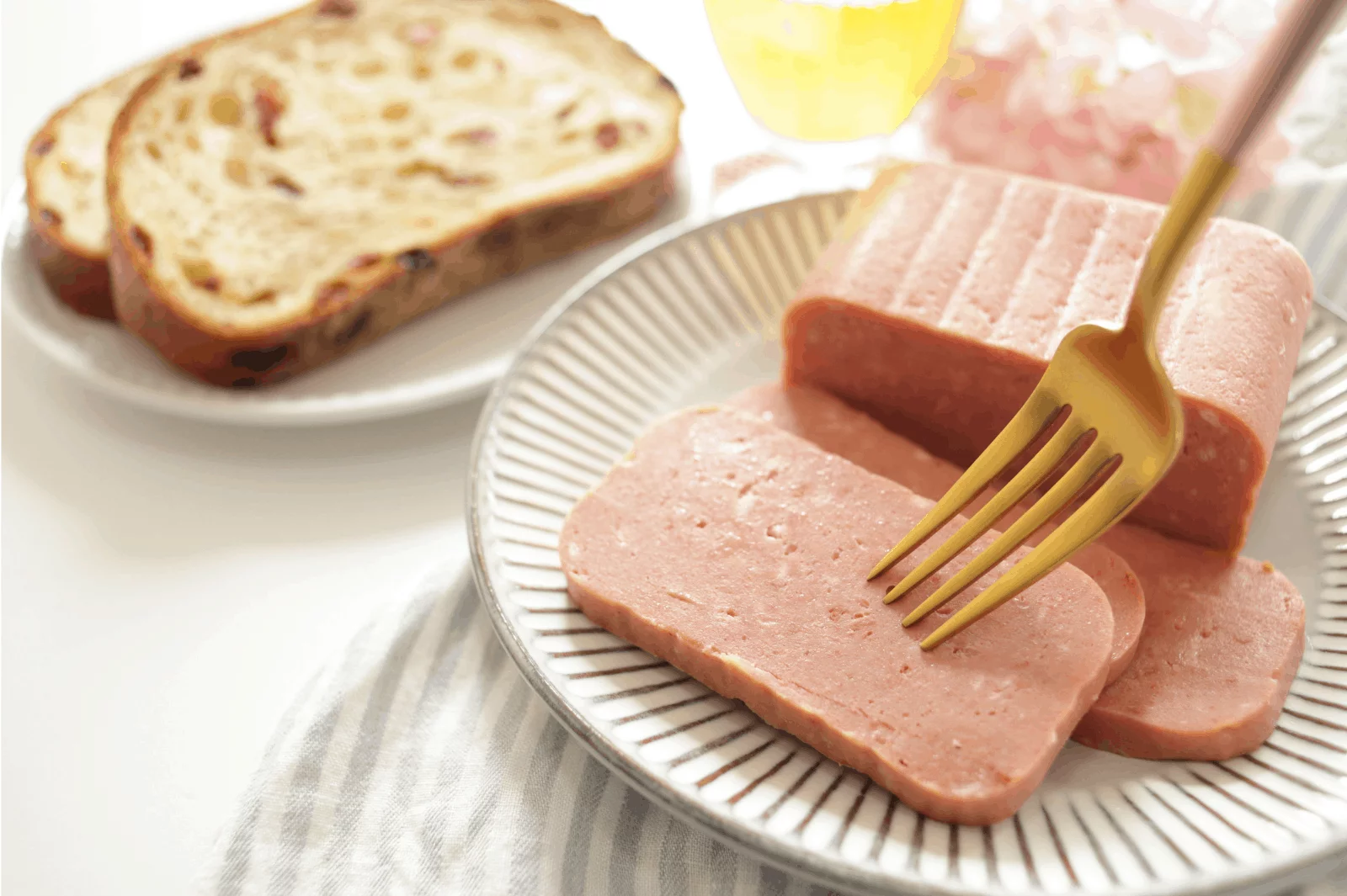 spam plate bread