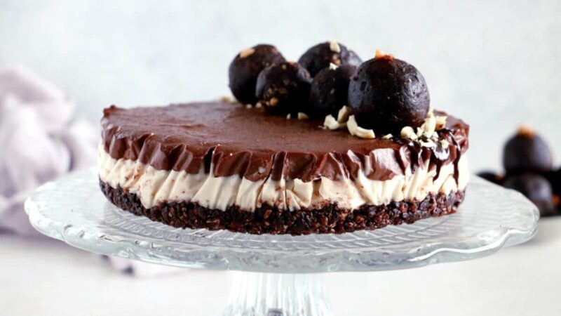 No-Bake Vegan Chocolate Cashew Cheesecake